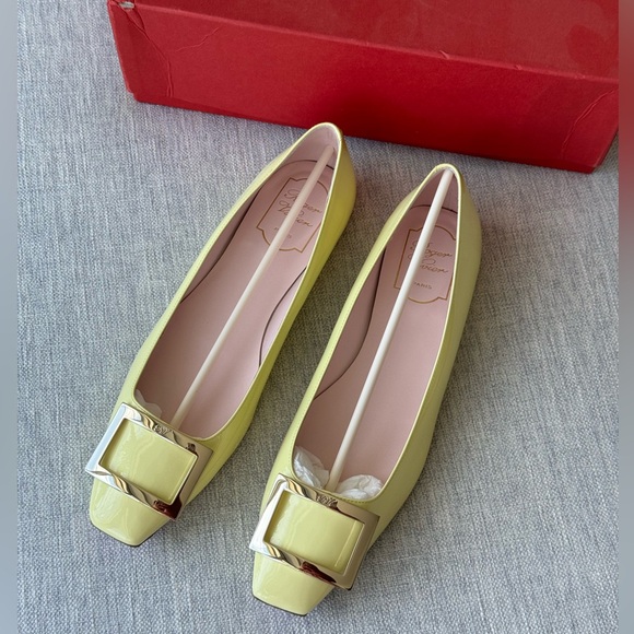NEW Roger Vivier QUADRATA Trompette Metal Buckle Ballerinas flats, light yellow - Picture 1 of 8